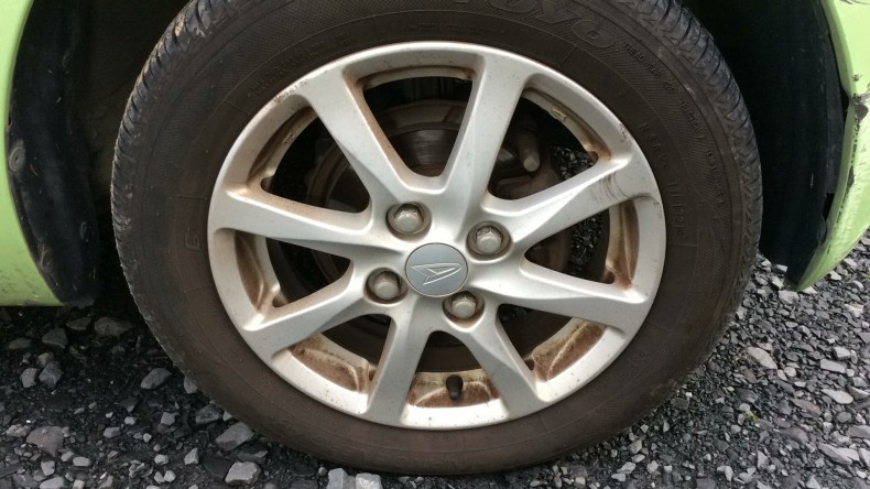 タイヤホイール前