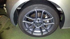 タイヤホイール前