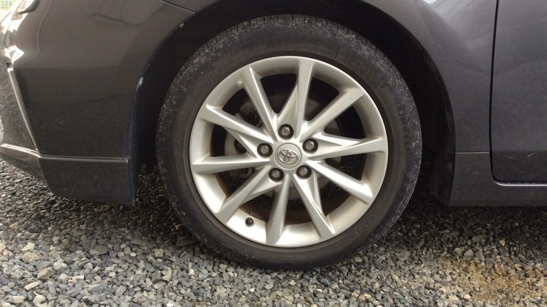 タイヤホイール前