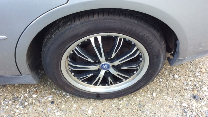 タイヤホイール前