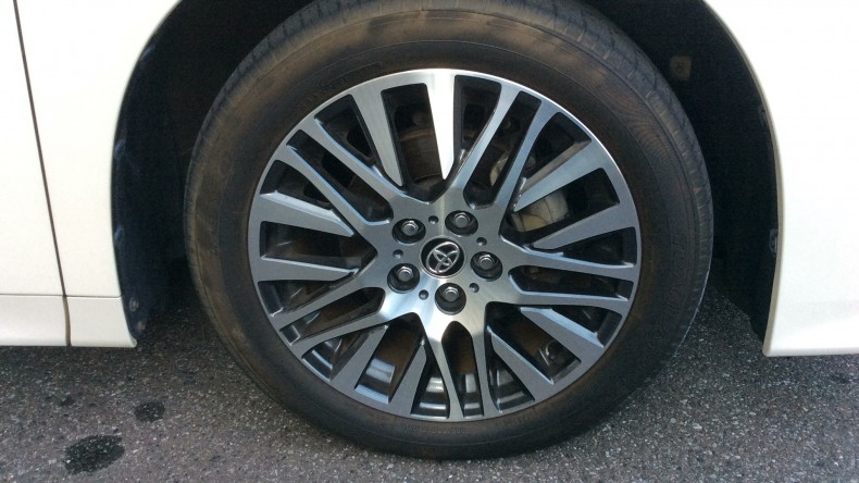 タイヤホイール前