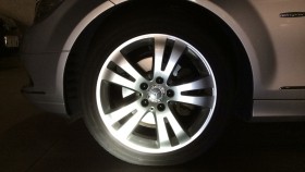 タイヤホイール前