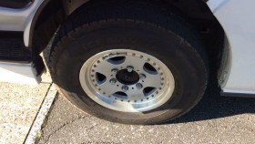 タイヤホイール前