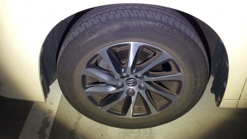 タイヤホイール前