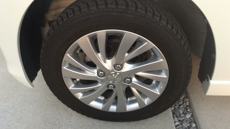 タイヤホイール前