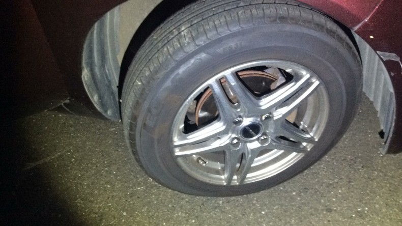 タイヤホイール前