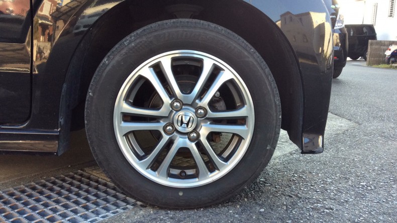 タイヤホイール前