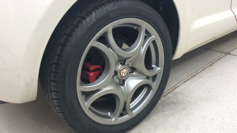 タイヤホイール前