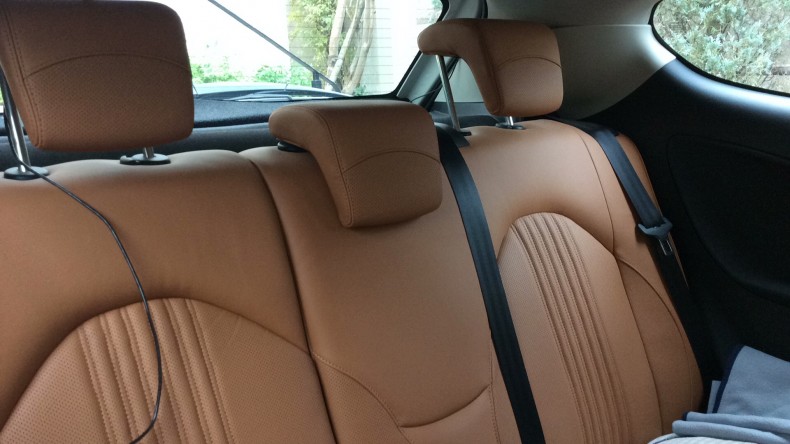 内装後方シート