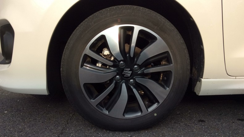 タイヤホイール前