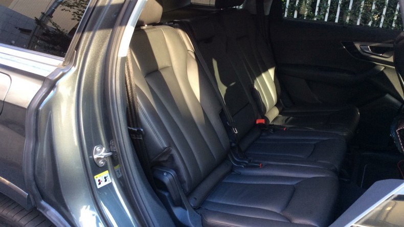 内装後方シート