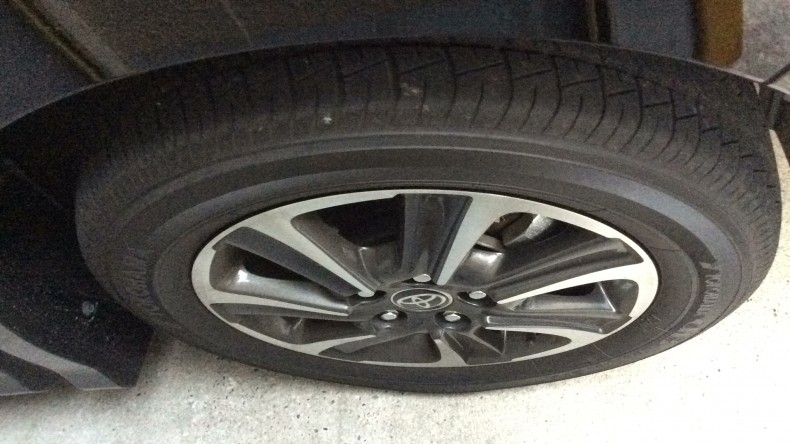 タイヤホイール前