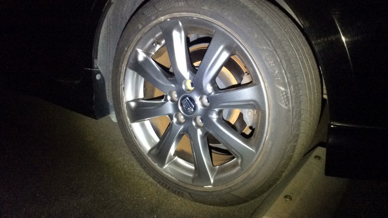 タイヤホイール前