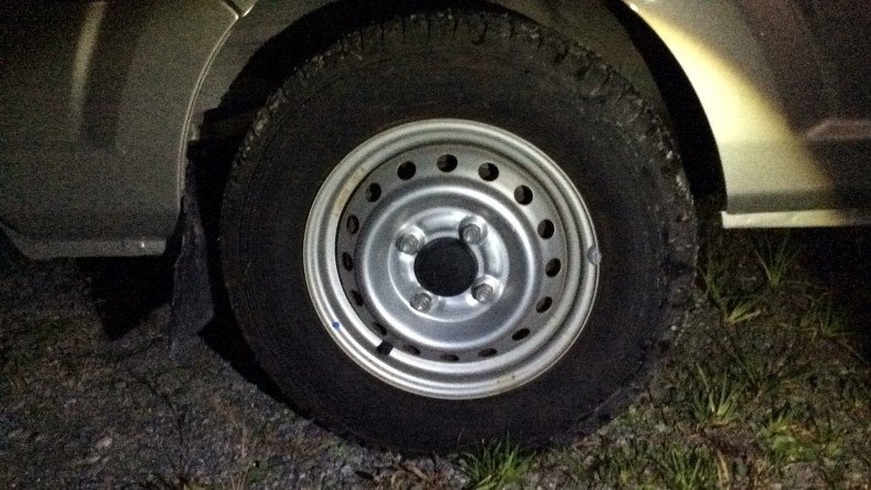 タイヤホイール前