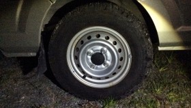 タイヤホイール前