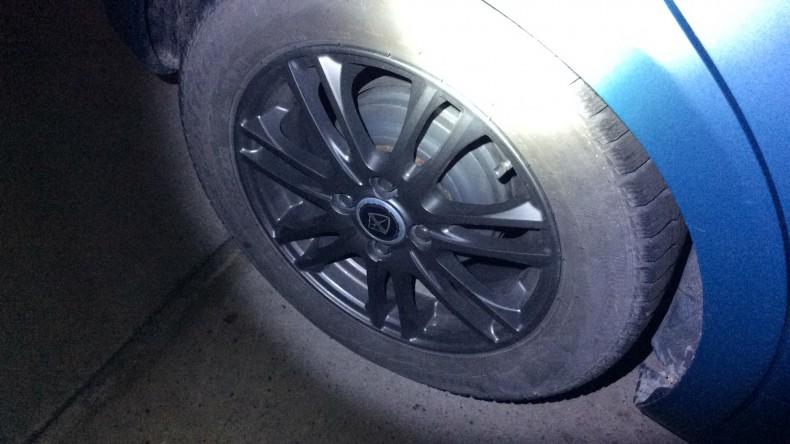 タイヤホイール前