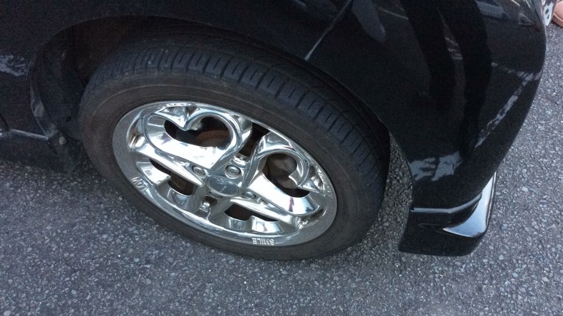 タイヤホイール前