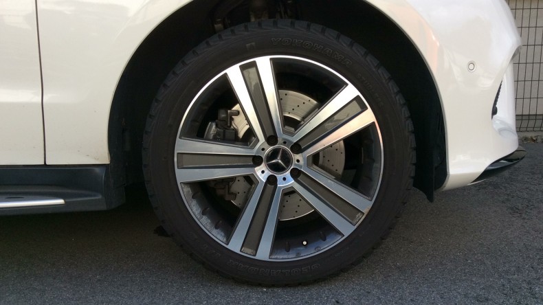 タイヤホイール前