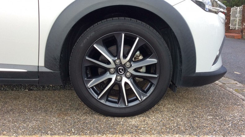 タイヤホイール前