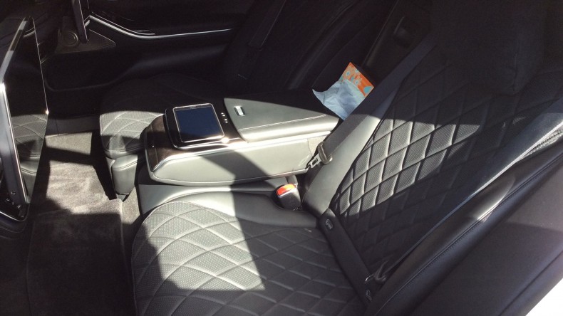 内装後方シート