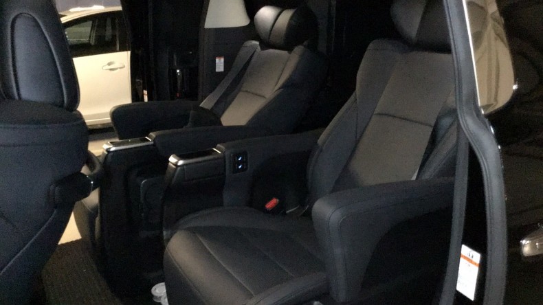 内装後方シート