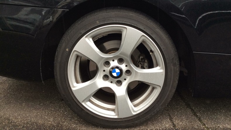 タイヤホイール前