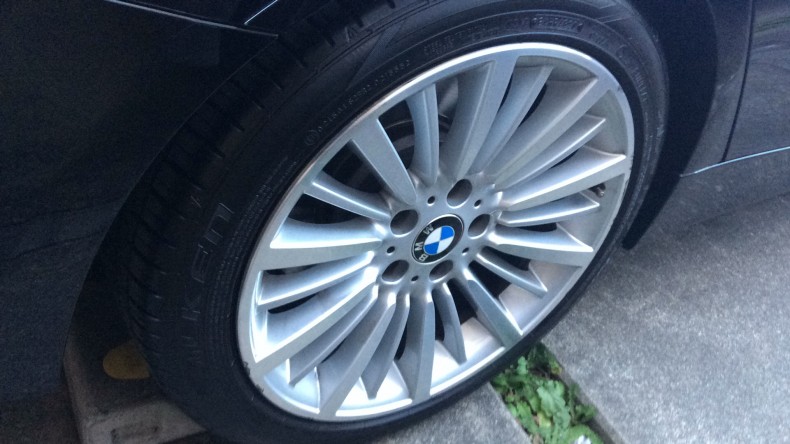 タイヤホイール前