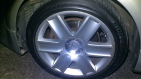 タイヤホイール前