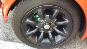 タイヤホイール前