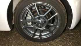 タイヤホイール前