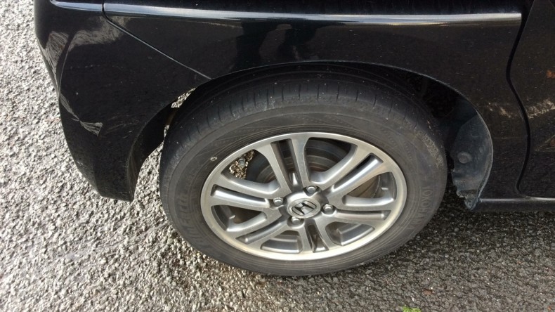 タイヤホイール前