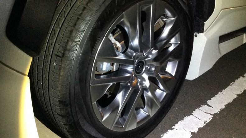 タイヤホイール前