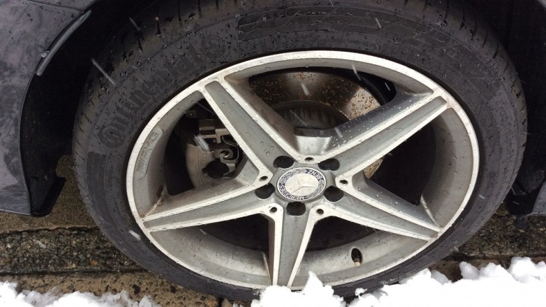 タイヤホイール前