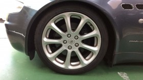 タイヤホイール前