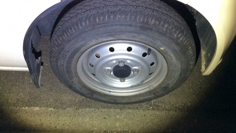 タイヤホイール前