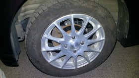 タイヤホイール前