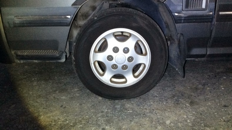 タイヤホイール前