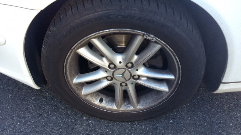 タイヤホイール前