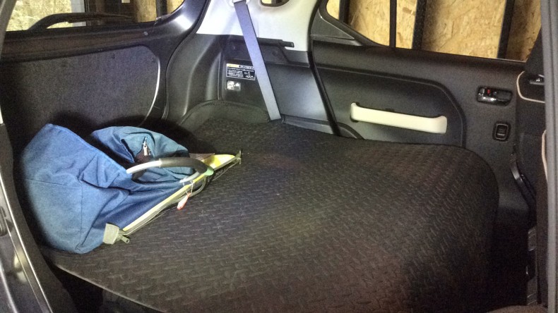 内装後方シート