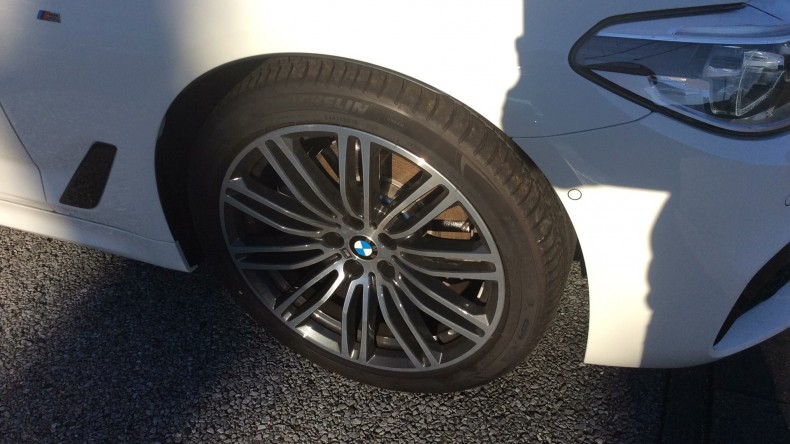 タイヤホイール前