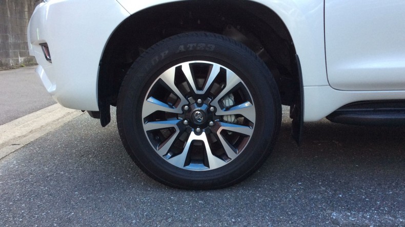 タイヤホイール前