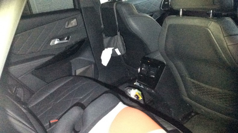 内装後方シート