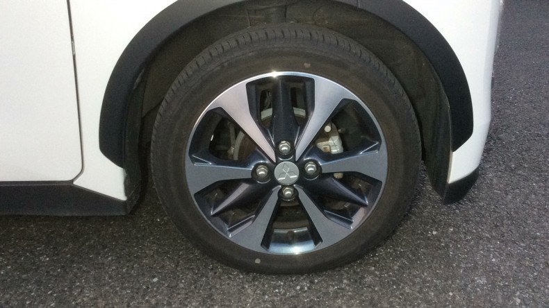 タイヤホイール前