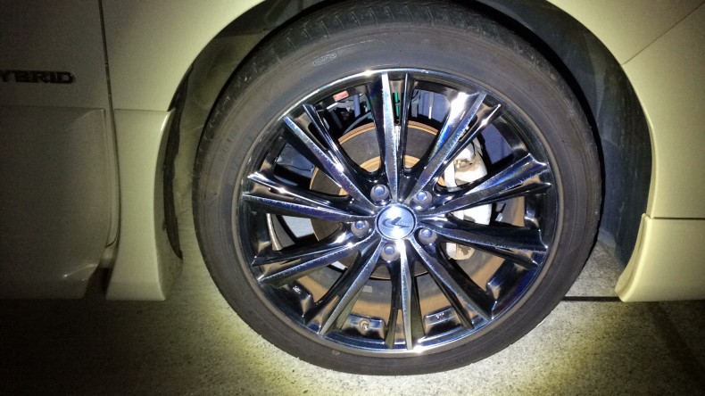 タイヤホイール前