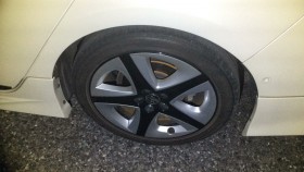 タイヤホイール前