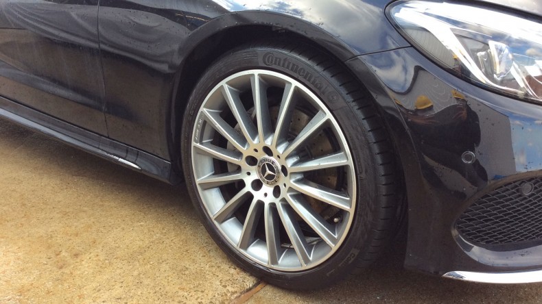 タイヤホイール前