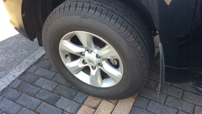 タイヤホイール前