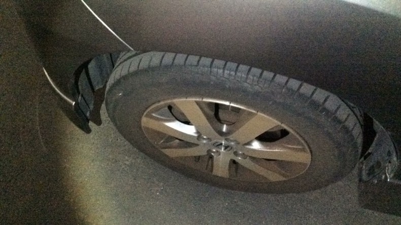 タイヤホイール前