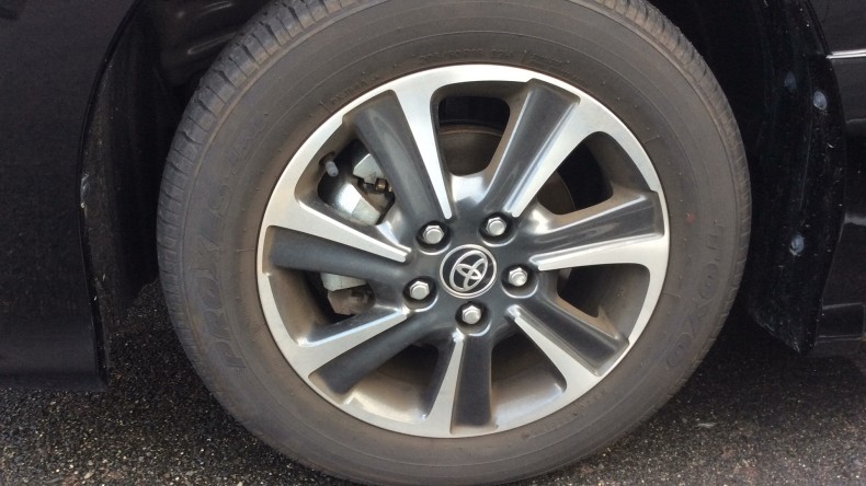 タイヤホイール前