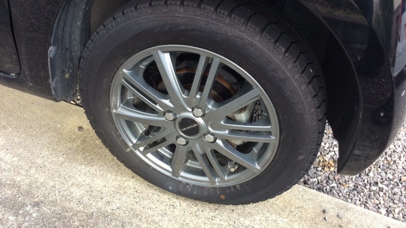 タイヤホイール前